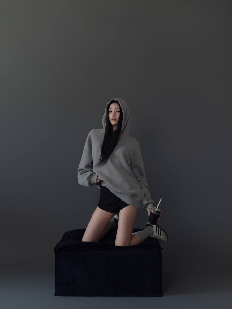 Gray Mood Portrait Theme Photo - Ethnic Fashion Studio recensie en prijs