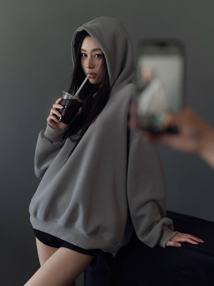 Gray Mood Portrait Theme Photo - Ethnic Fashion Studio recensie en prijs